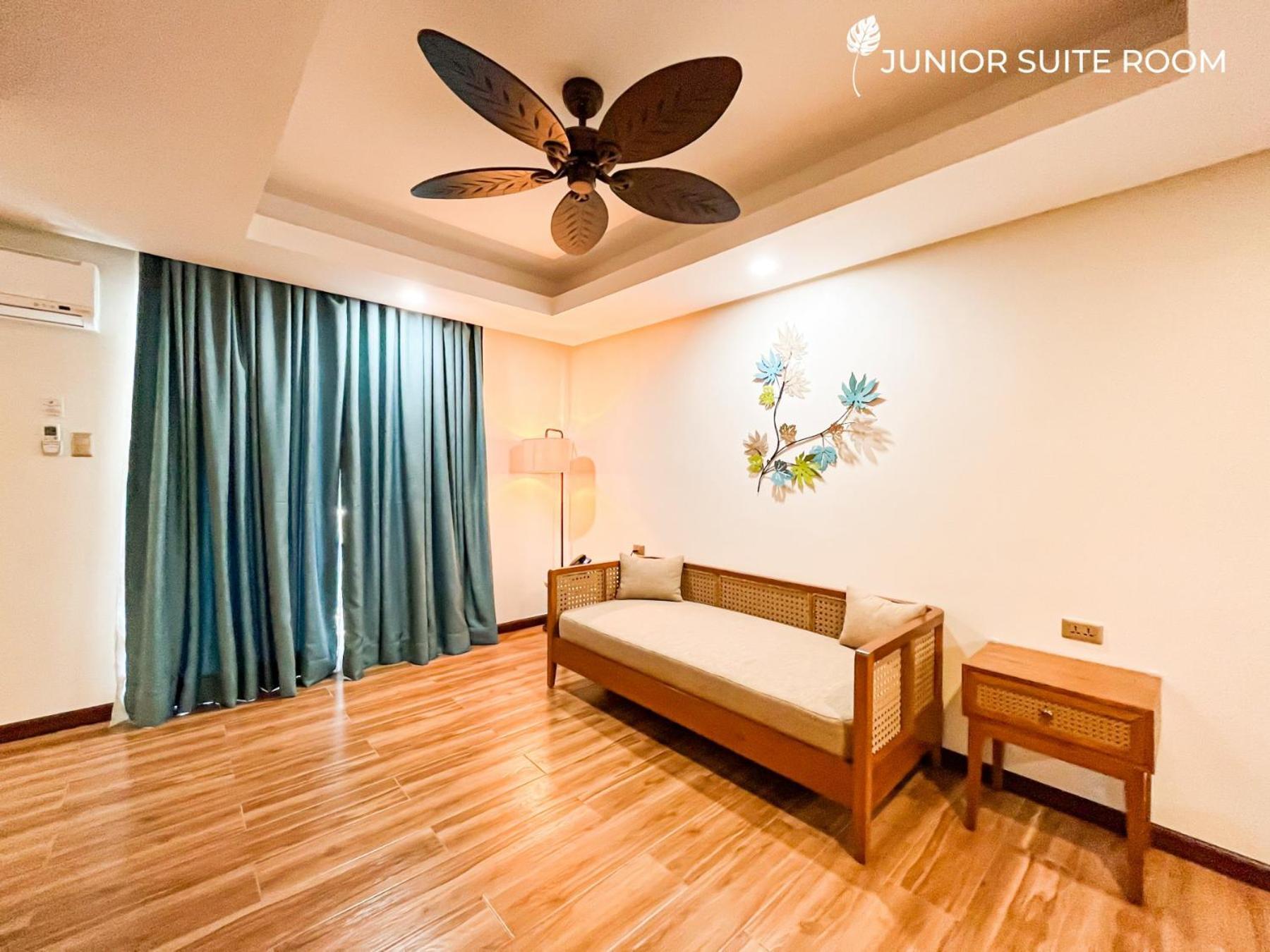La Jolla Luxury Beach Resort Bagac Exterior photo